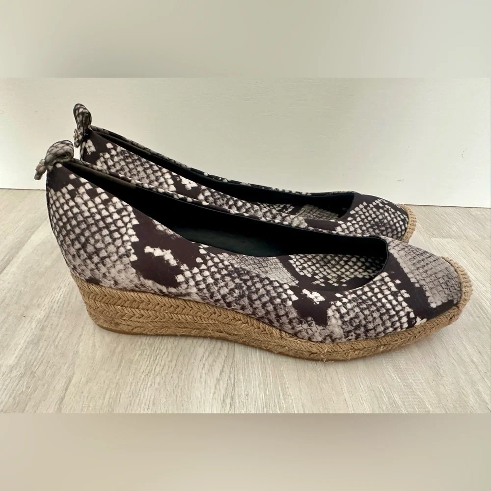 Tory Burch Snake Print Espadrille Wedges Flats Brown Cream Size 8.5 Slip
